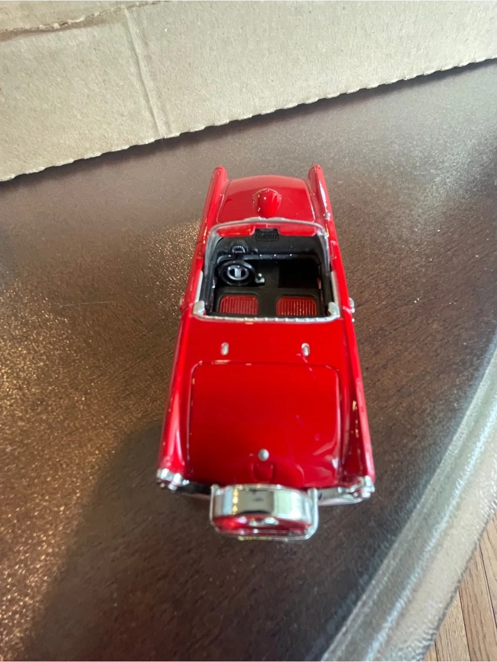 Motor Max 1956 Ford Thunderbird Diecast 1:43 Scale red